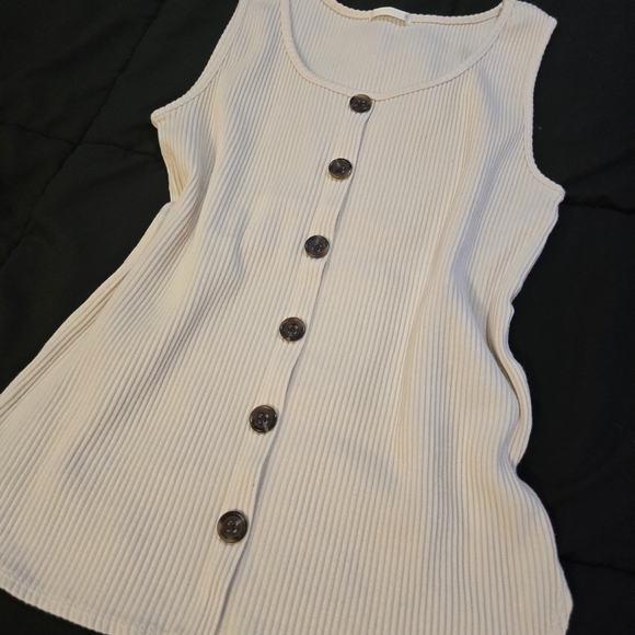 Cream Button-Down Ribbed Tank Top - Picture 3 of 4